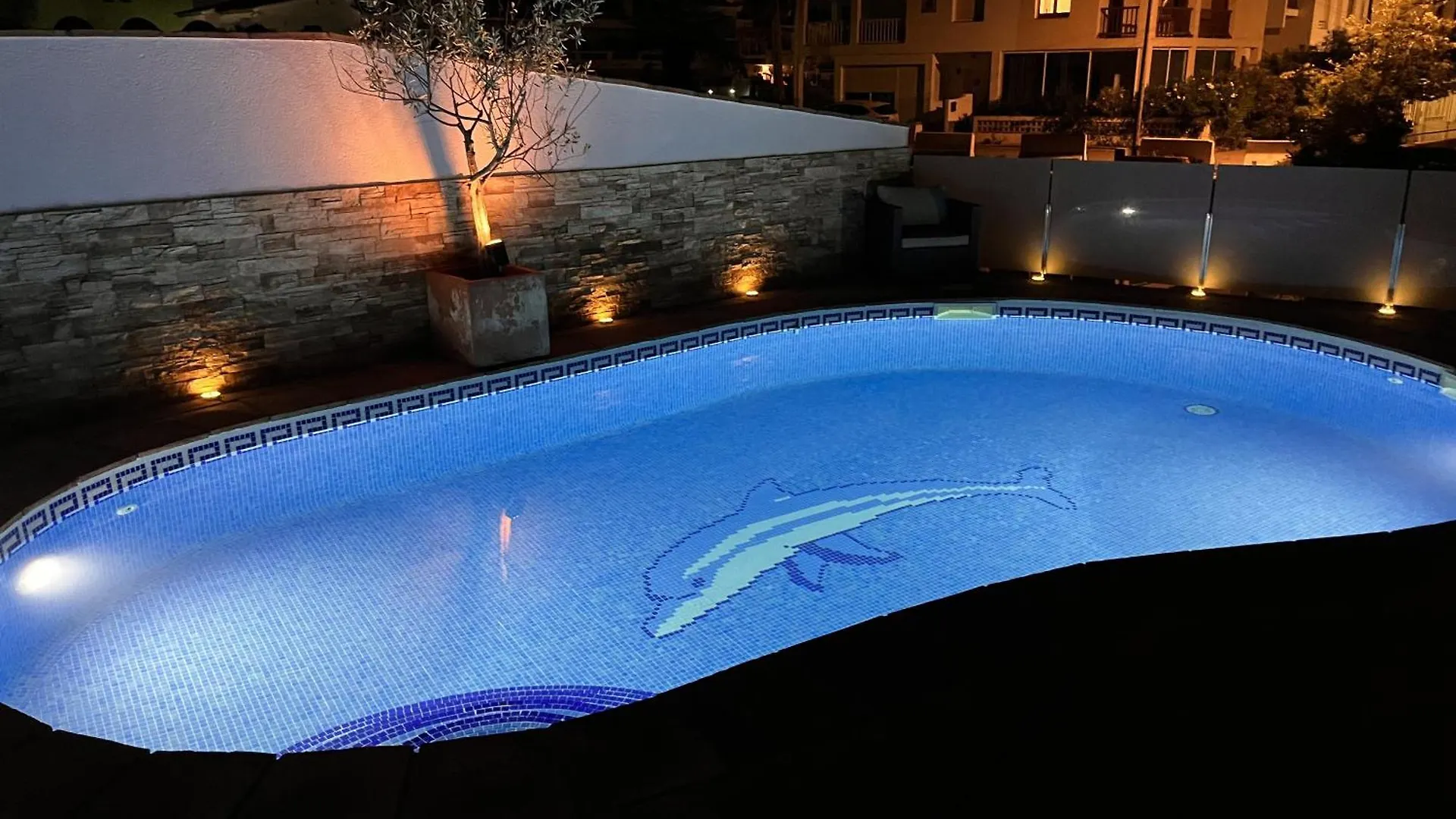 Villa Empuriabrava On Main Canal With 13 M Private Mooring, Private Pool, Air Con In All Rooms, Non-Smoking